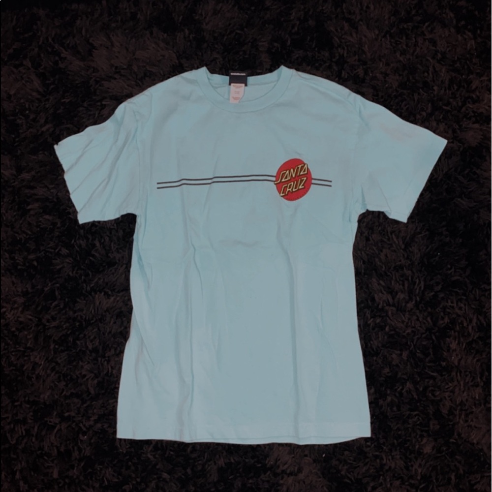 mint santa cruz skate shirt. size medium.